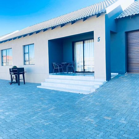 Tranquility Guesthouse Standerton Dış mekan fotoğraf